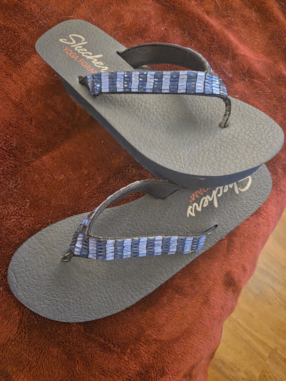 Skechers Yoga Foam Beaded Strap Flip Flops - Blue
